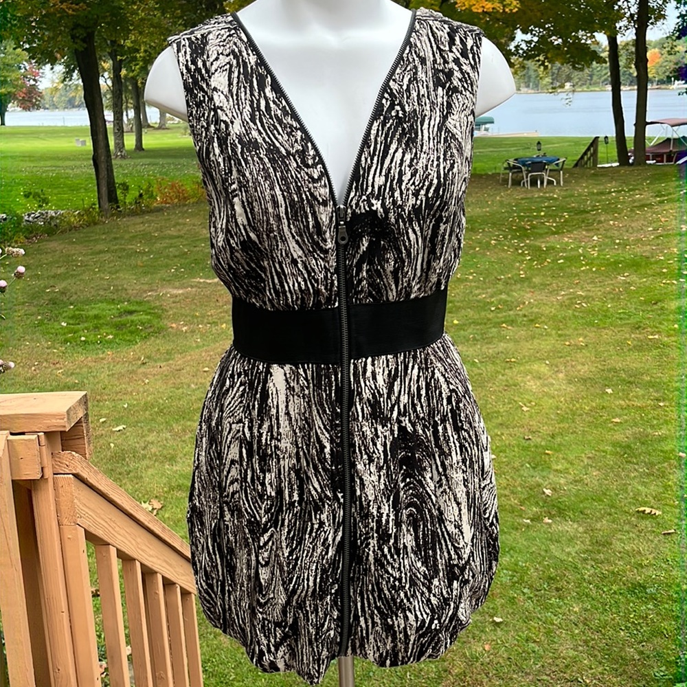 Ready Do & Be unique zippered bubble dress  M